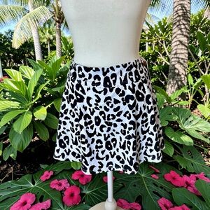 NWT, Anne Cole Black & White Leopard Print Swim Skort with hidden pockets size S